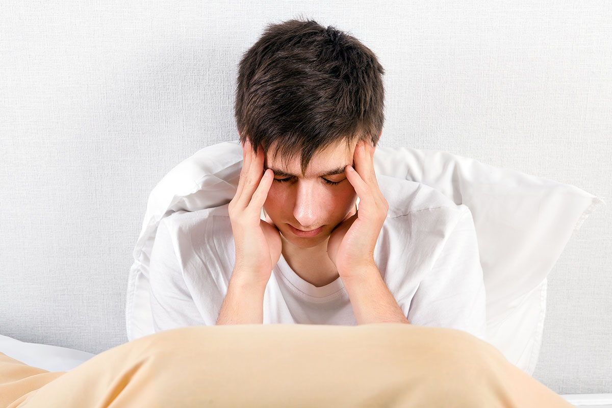 man struggles with alcohol withdrawal symptoms